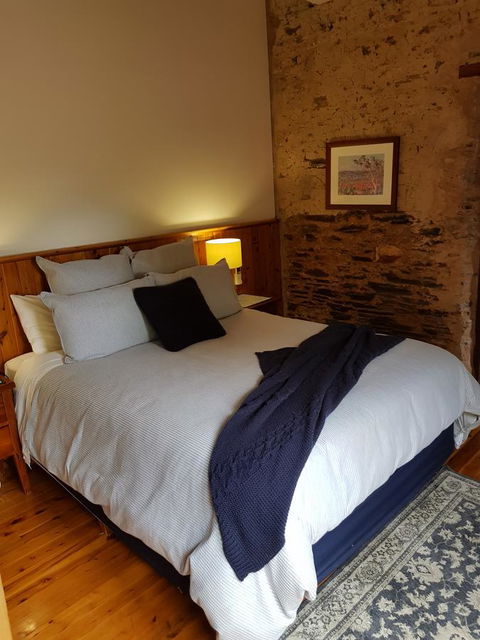 William Hunt's Retreat - Cypress Studio - Accommodation Rockhampton 2