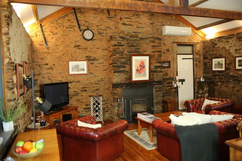 William Hunt's Retreat - Cypress Studio - Accommodation Rockhampton 14