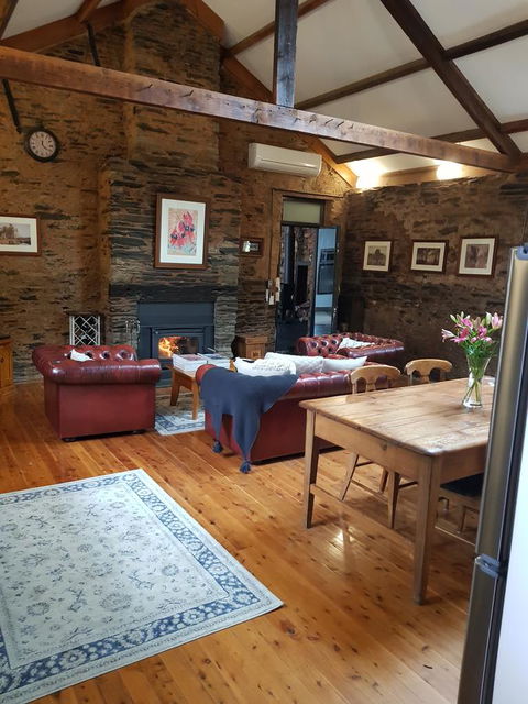 William Hunt's Retreat - Cypress Studio - Accommodation Rockhampton 9