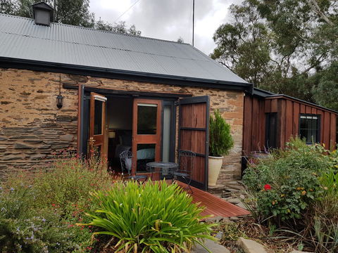 William Hunt's Retreat - Cypress Studio - Accommodation Rockhampton 11