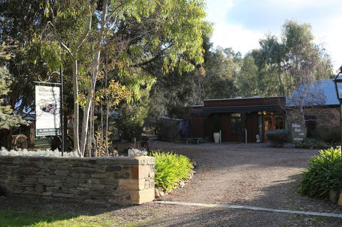 William Hunt's Retreat - Cypress Studio - Accommodation Rockhampton 15