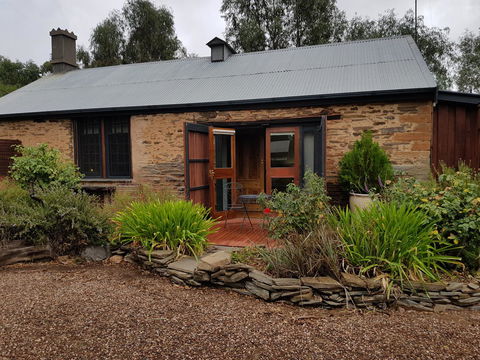 William Hunt's Retreat - Cypress Studio - Accommodation Rockhampton 10