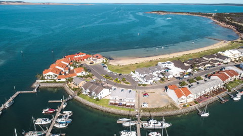 Mariners Cay Apartment - Accommodation Rockhampton 0