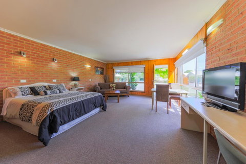 Country Roads Motor Inn Naracoorte - Accommodation Rockhampton 3