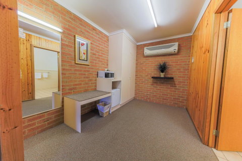 Country Roads Motor Inn Naracoorte - Accommodation Rockhampton 5
