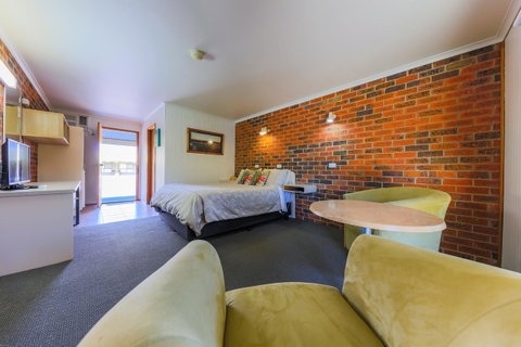 Country Roads Motor Inn Naracoorte - Accommodation Rockhampton 7