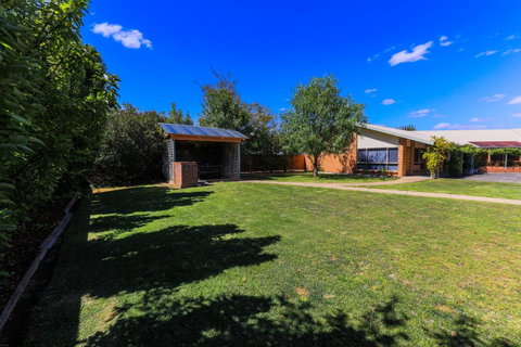 Country Roads Motor Inn Naracoorte - Accommodation Rockhampton 9