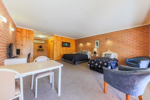Country Roads Motor Inn Naracoorte - Accommodation Rockhampton 25