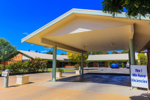 Country Roads Motor Inn Naracoorte - Accommodation Rockhampton 1