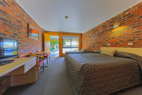 Country Roads Motor Inn Naracoorte - Accommodation Rockhampton 10