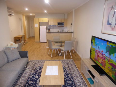 ADELAIDE CENTRAL APARTMENT - 3BR, 2BATH & CARPARK - Accommodation Rockhampton 4
