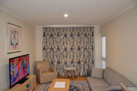 ADELAIDE CENTRAL APARTMENT - 3BR, 2BATH & CARPARK - Accommodation Rockhampton 1