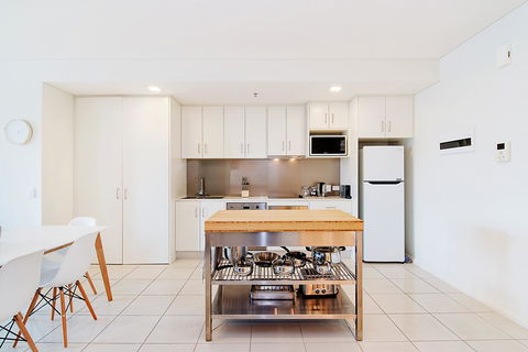 Stylish And Comfortable, Views Over Gouger St! - Accommodation Rockhampton 8