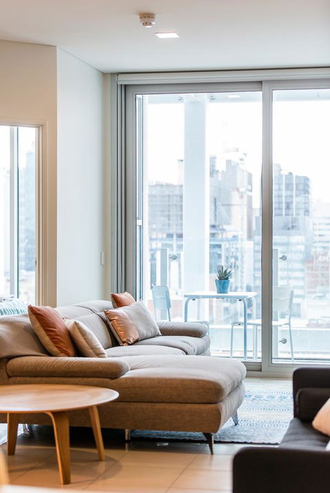 Stylish And Comfortable, Views Over Gouger St! - Accommodation Rockhampton 3