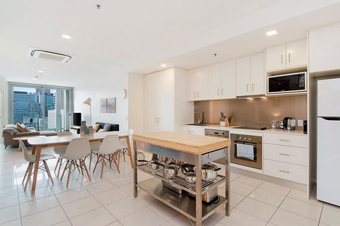 Stylish And Comfortable, Views Over Gouger St! - Accommodation Rockhampton 5