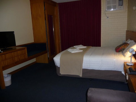 The Wine Vine Hotel - Accommodation Rockhampton 4
