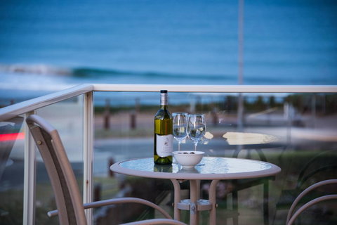 Stylish 3 Bedroom Beachview Apartment - Accommodation Rockhampton 3