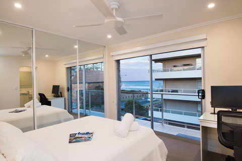 Stylish 3 Bedroom Beachview Apartment - Accommodation Rockhampton 1