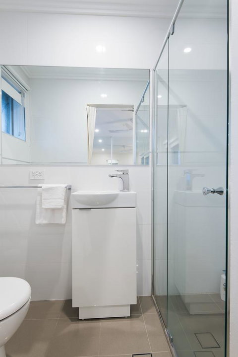 Stylish 3 Bedroom Beachview Apartment - Accommodation Rockhampton 2