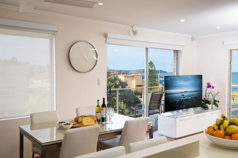 Stylish 3 Bedroom Beachview Apartment - Accommodation Rockhampton 8
