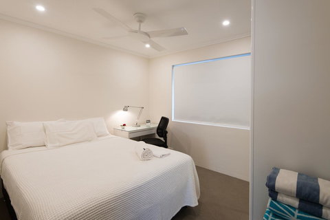 Stylish 3 Bedroom Beachview Apartment - Accommodation Rockhampton 10