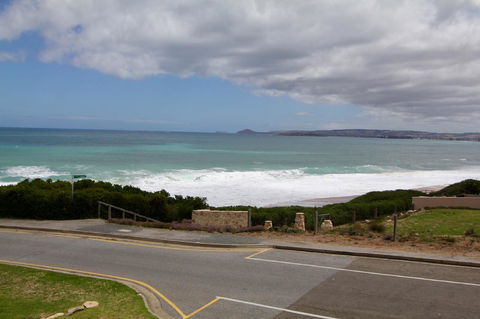 Southern Sands\' Beachfront Apartment - Accommodation Rockhampton 0