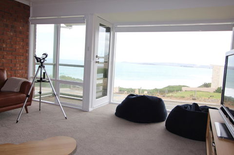 Southern Sands\' Beachfront Apartment - Accommodation Rockhampton 2