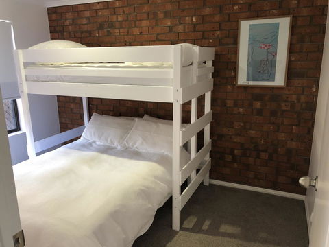 Southern Sands\' Beachfront Apartment - Accommodation Rockhampton 14