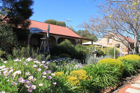 Langmeil Cottages - Accommodation Rockhampton 4
