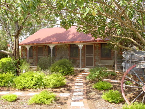 Langmeil Cottages - Accommodation Rockhampton 9