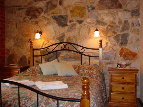Langmeil Cottages - Accommodation Rockhampton 11