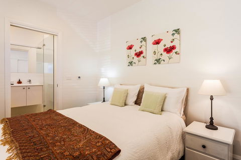 The Folly - Accommodation Rockhampton 5