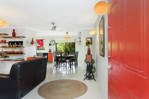 Red Door - Accommodation Rockhampton 0