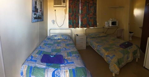 A1Cabins - Accommodation Rockhampton 4