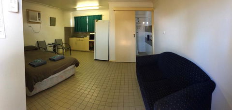 A1Cabins - Accommodation Rockhampton 3