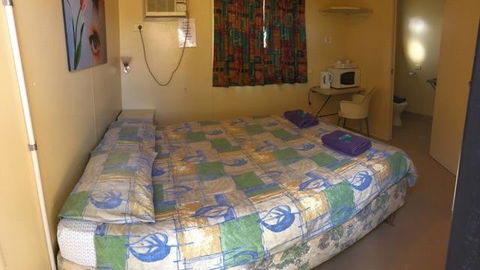 A1Cabins - Accommodation Rockhampton 5