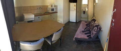 A1Cabins - Accommodation Rockhampton 1