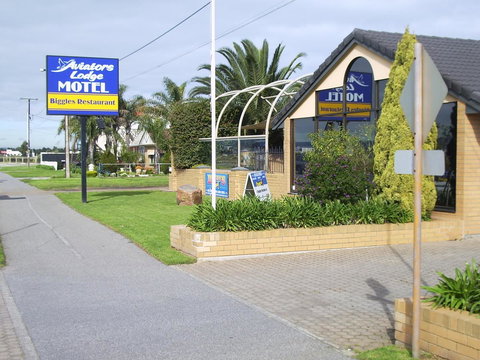 Aviators Lodge - Accommodation Rockhampton 0
