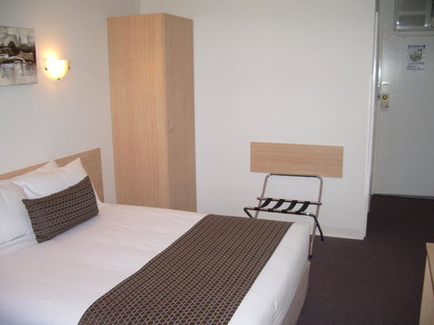 Aviators Lodge - Accommodation Rockhampton 21