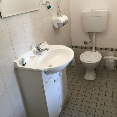 Travelway Motel - Accommodation Rockhampton 1