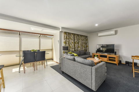 City Four Apartment - Accommodation Rockhampton 2