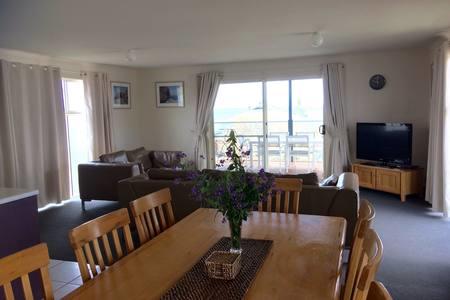 Bayview Beach House Apartment No 1 - Accommodation Rockhampton 11