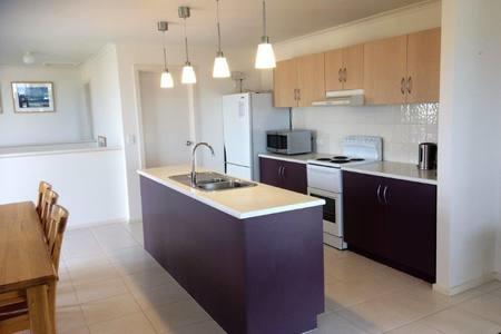 Bayview Beach House Apartment No 1 - Accommodation Rockhampton 3