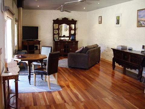 1860 Wine Country Cottages - Accommodation Rockhampton 16