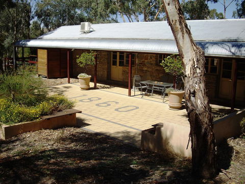 1860 Wine Country Cottages - Accommodation Rockhampton 5
