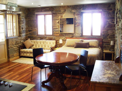 1860 Wine Country Cottages - Accommodation Rockhampton 10