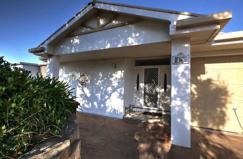 The Whitehouse - Accommodation Rockhampton 3