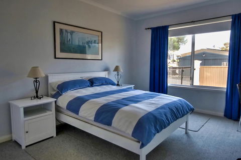 The Whitehouse - Accommodation Rockhampton 13