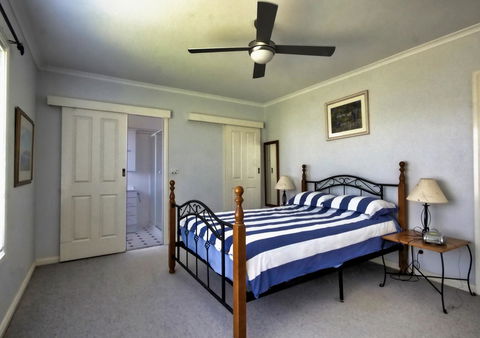 The Whitehouse - Accommodation Rockhampton 11