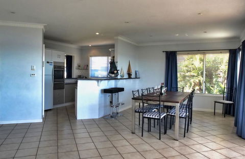 The Whitehouse - Accommodation Rockhampton 9